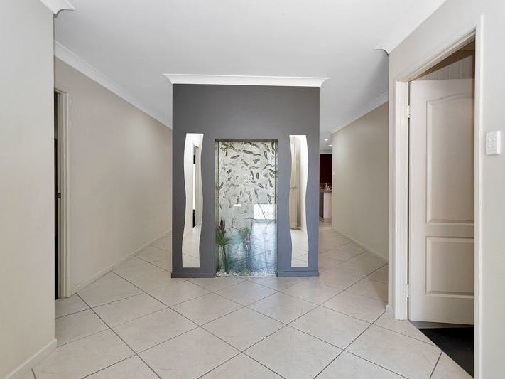 LARGE HOUSE CAN ACCOMODATE 2 3