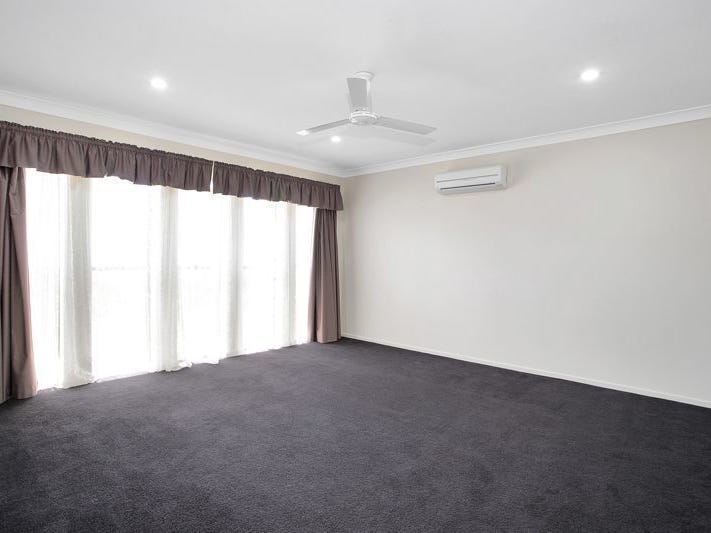 LARGE HOUSE CAN ACCOMODATE 2 4