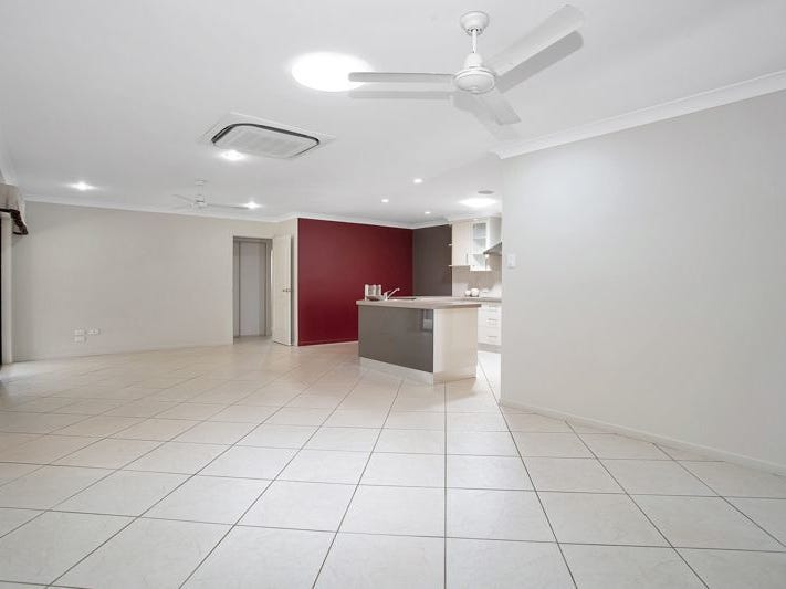 LARGE HOUSE CAN ACCOMODATE 2 8