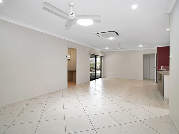 LARGE HOUSE CAN ACCOMODATE 2 9
