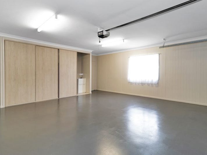 LARGE HOUSE CAN ACCOMODATE 2 15