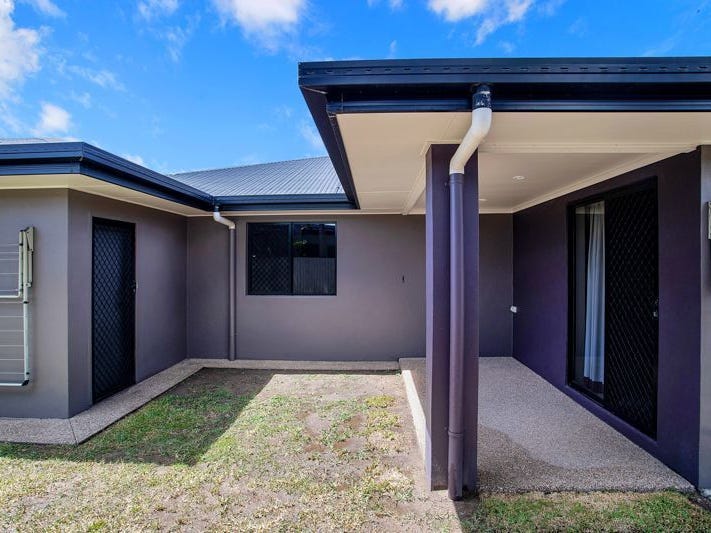 LARGE HOUSE CAN ACCOMODATE 2 20
