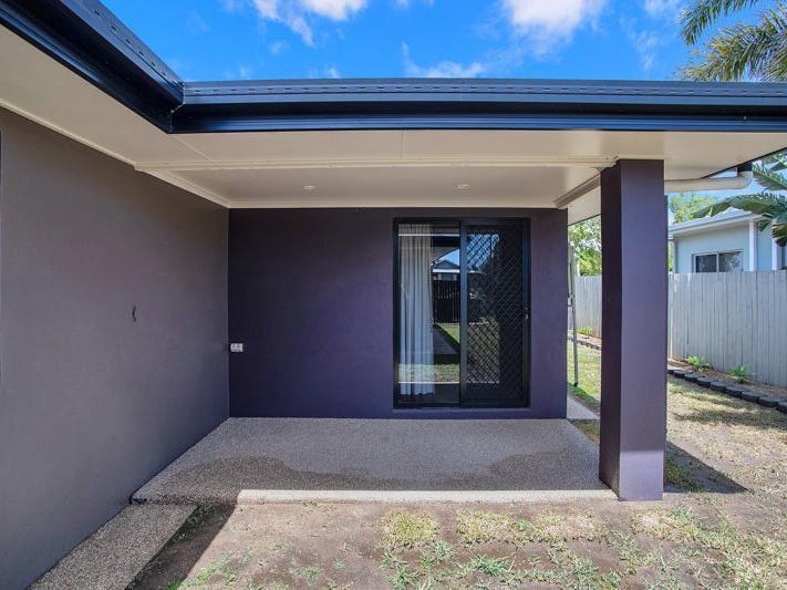 LARGE HOUSE CAN ACCOMODATE 2 21