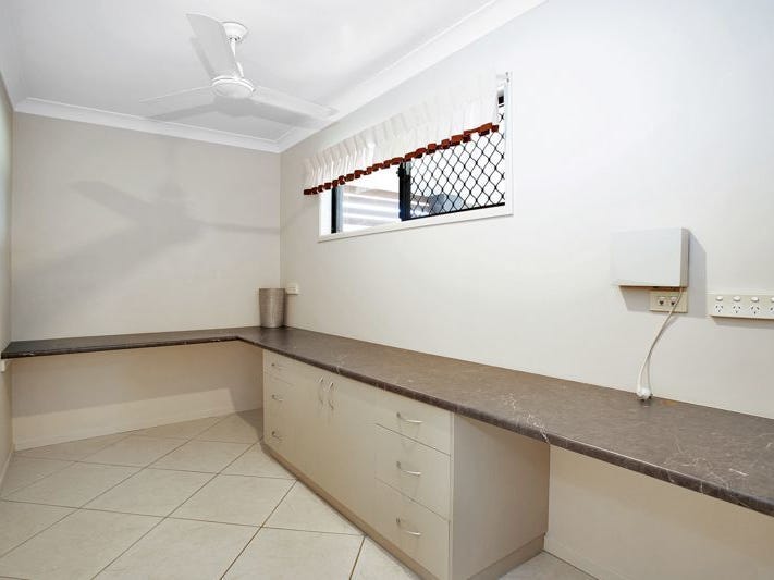 LARGE HOUSE CAN ACCOMODATE 2 22