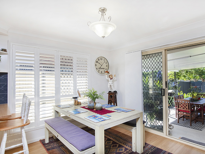 Lifestyle, location, freestanding and low 3