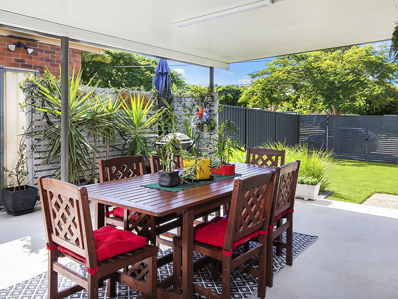 Lifestyle, location, freestanding and low 7