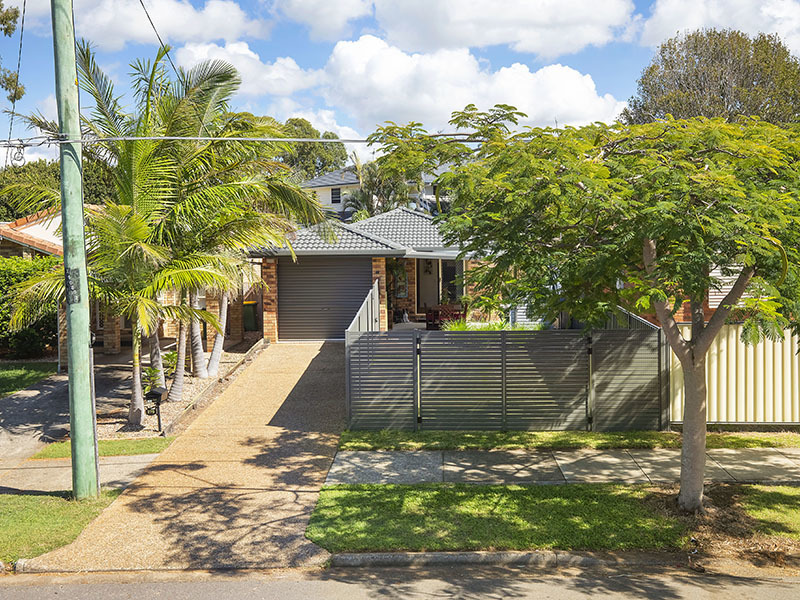 Lifestyle, location, freestanding and low 9