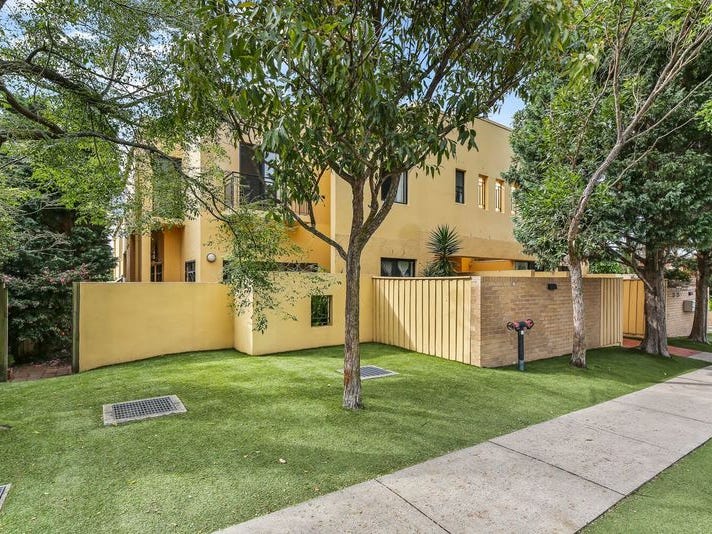 LIGHT-FILLED, BOUTIQUE TOWN HOUSE WITH 3