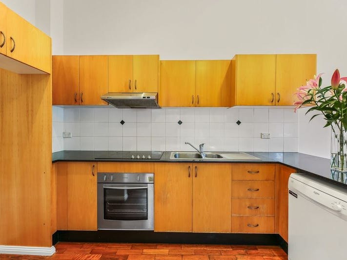 LIGHT-FILLED, BOUTIQUE TOWN HOUSE WITH 4
