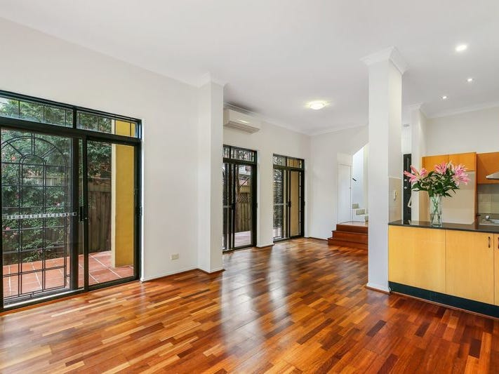 LIGHT-FILLED, BOUTIQUE TOWN HOUSE WITH 5