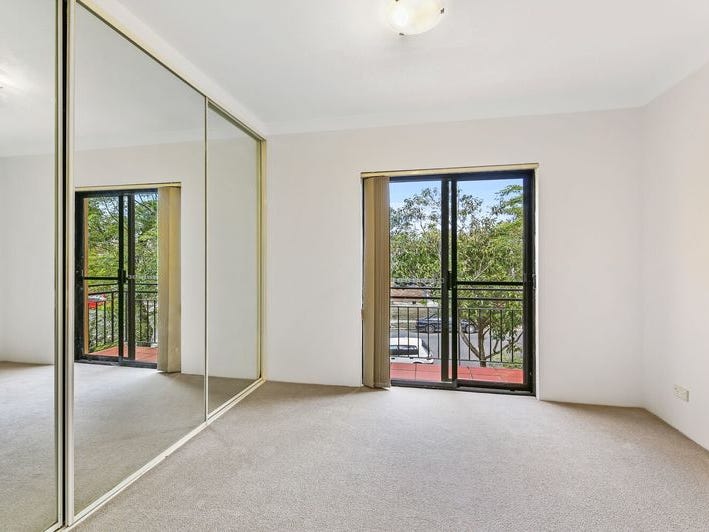 LIGHT-FILLED, BOUTIQUE TOWN HOUSE WITH 6