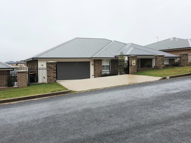 Near New Executive Home 2
