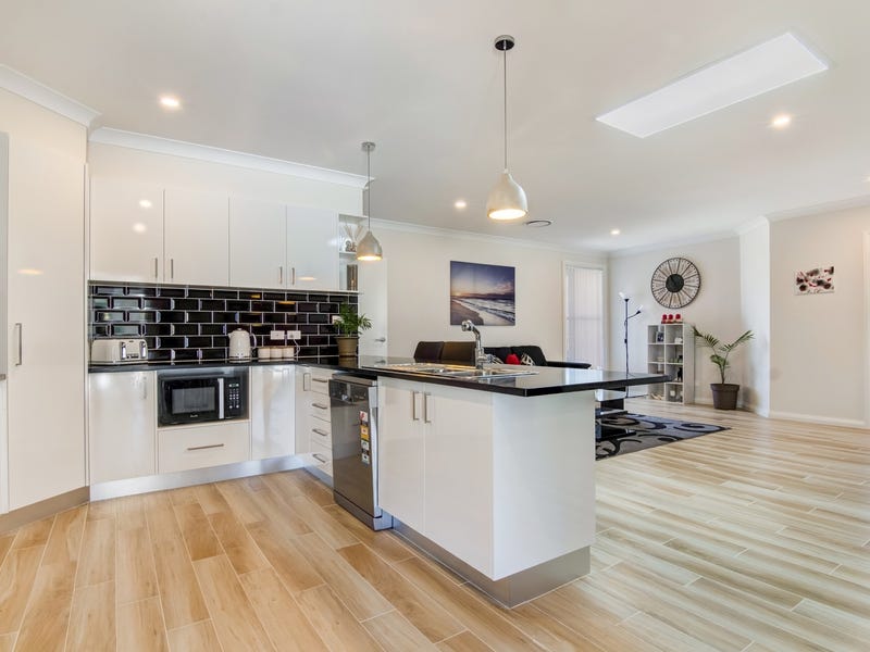 Near New Executive Home 6