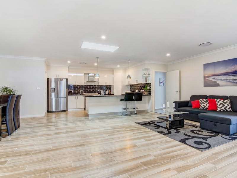 Near New Executive Home 8