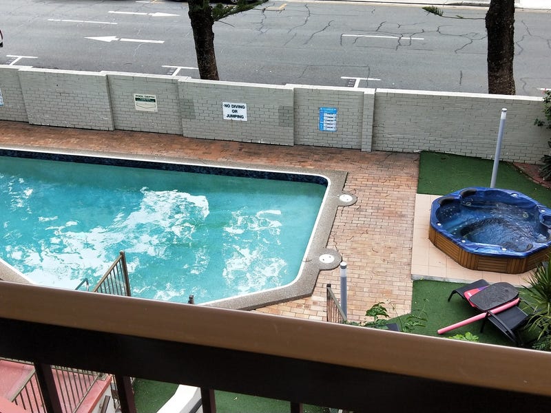 Spacious Apartment in great location. 4