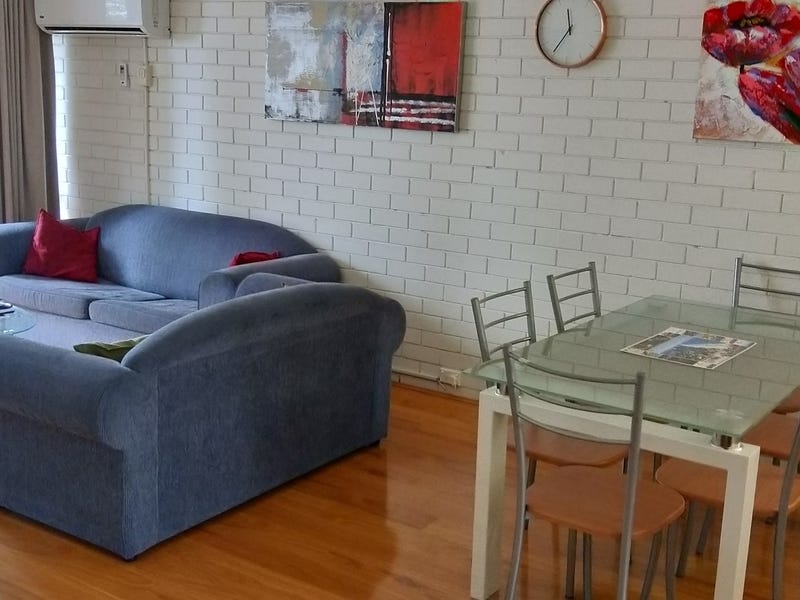 Spacious Apartment in great location. 6