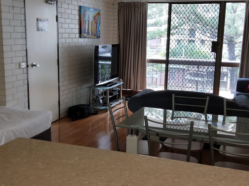 Spacious Apartment in great location. 7