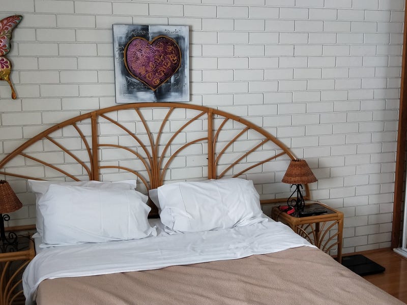 Spacious Apartment in great location. 9