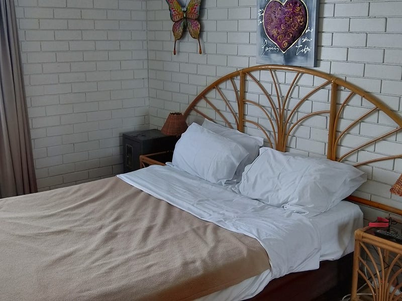 Spacious Apartment in great location. 10