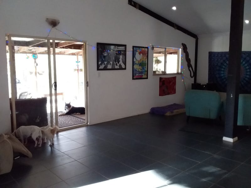 Large Off Grid 6 Bed 8