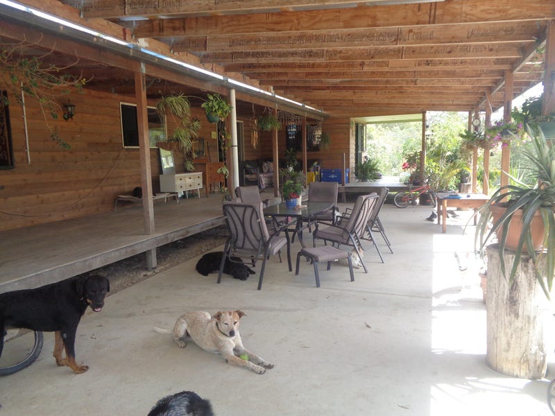 Large Off Grid 6 Bed 11