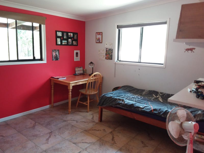 Large Off Grid 6 Bed 13