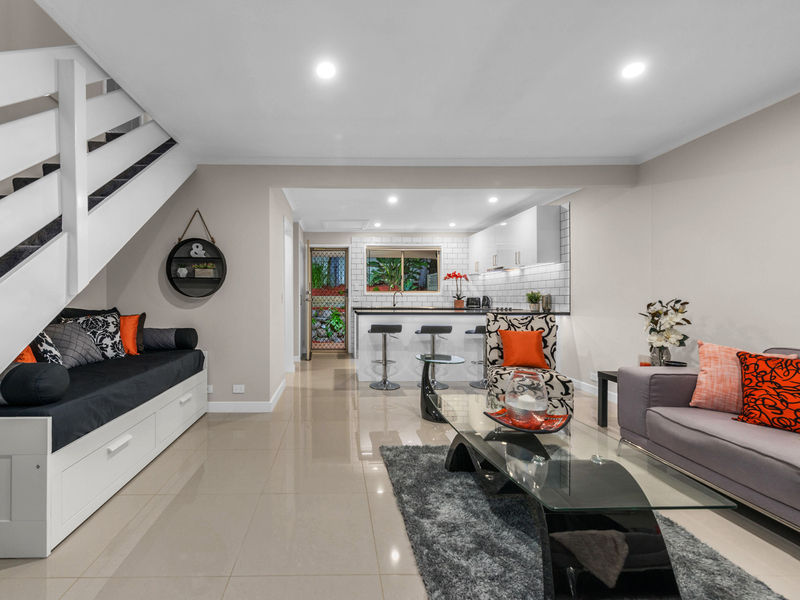 Be WOW’ed by this luxury modern unit