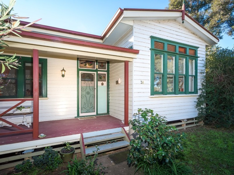 Residential home w/ large Garage 2