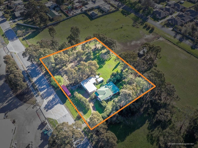 Residential home w/ large Garage 3