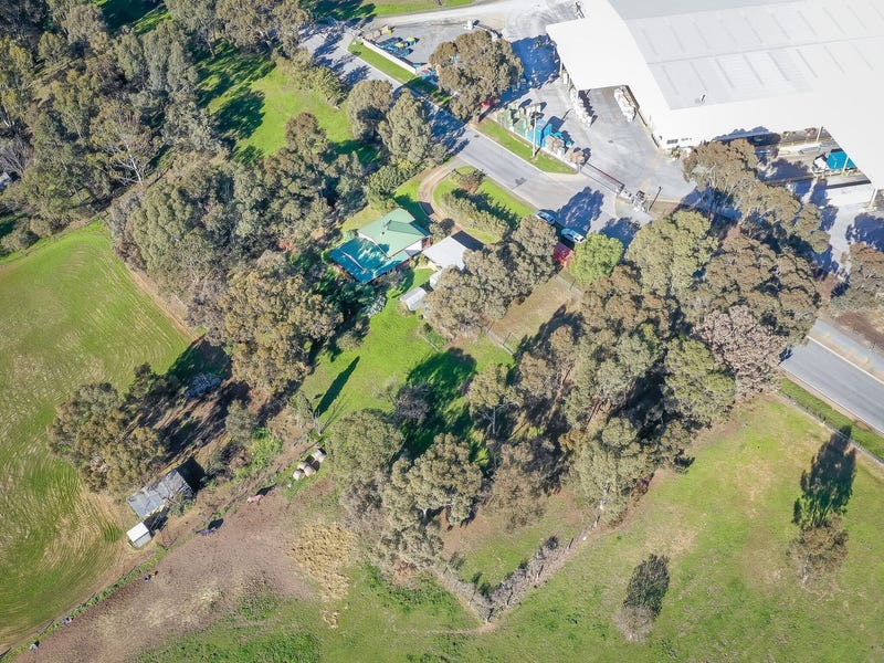 Residential home w/ large Garage 4