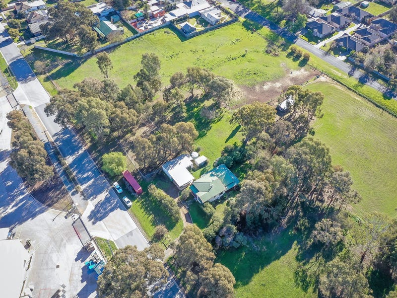 Residential home w/ large Garage 6