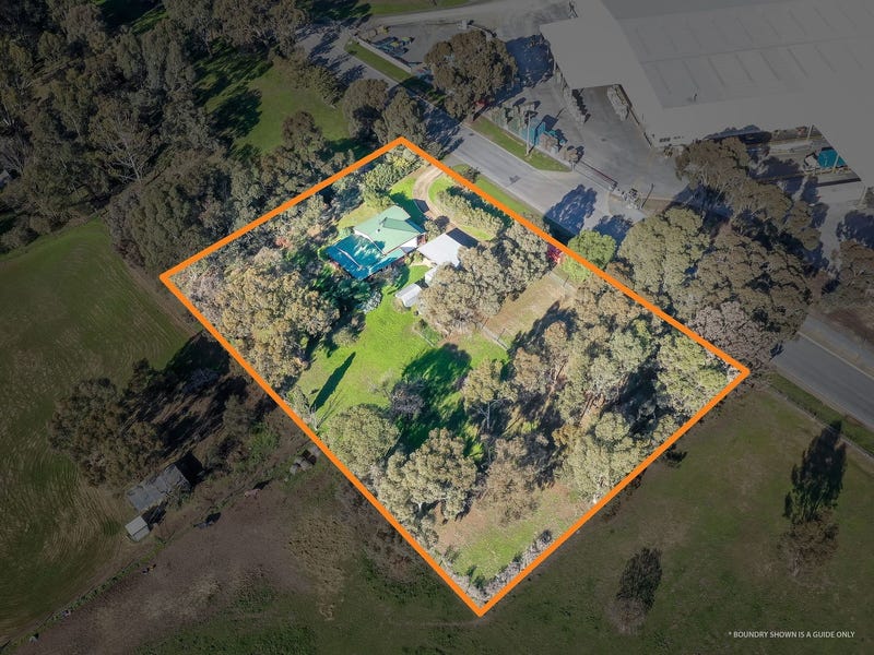 Residential home w/ large Garage 7