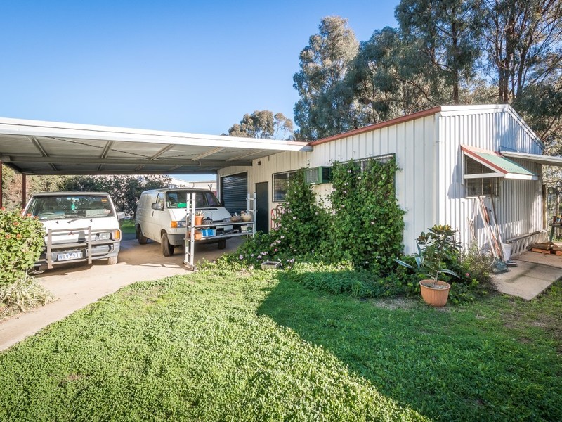 Residential home w/ large Garage 15