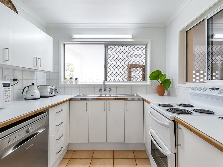 RENOVATED RIVER PRECINCT HOME 11