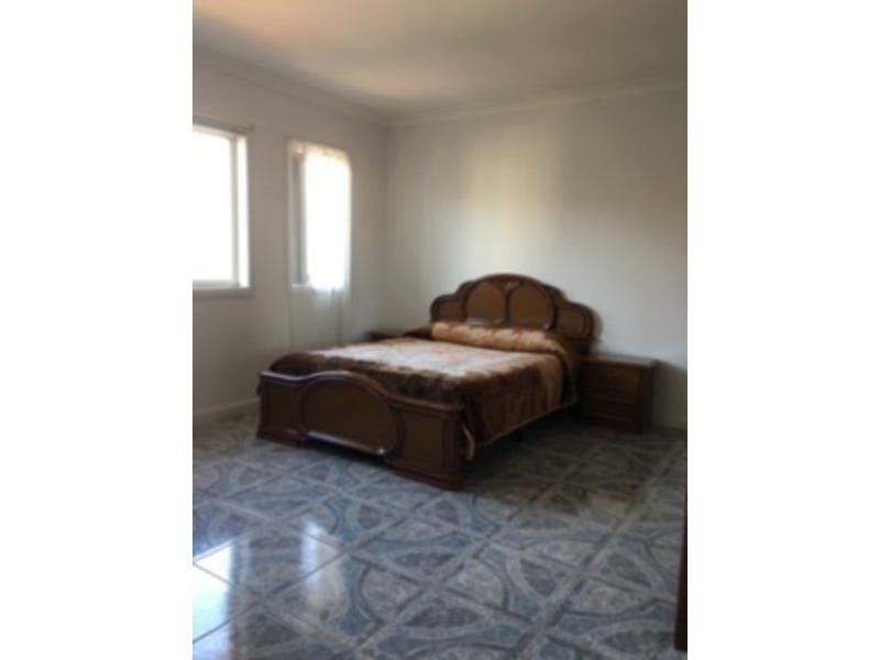 FOR SALE HOUSE 4