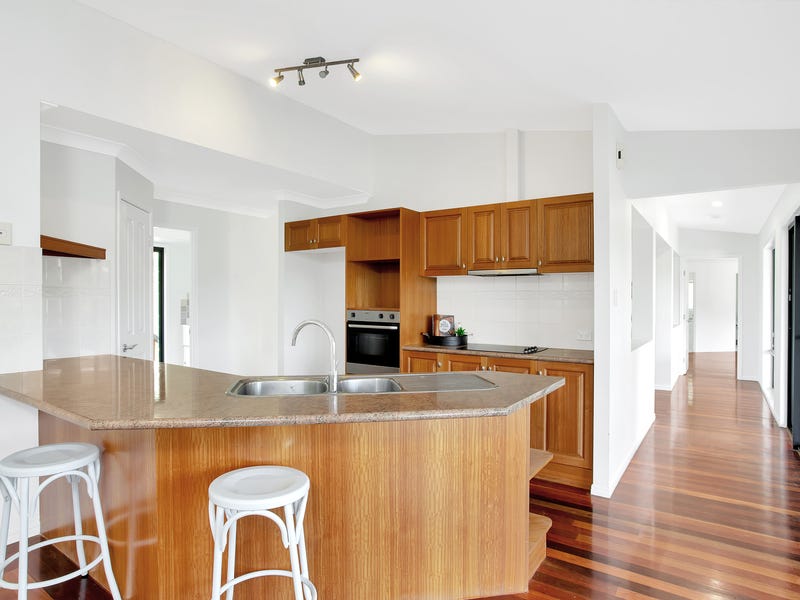 9 Bedrooms, Dual Living, 2 18