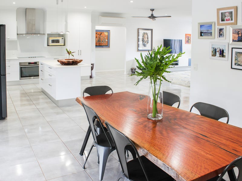 Gorgeous 4 bedroom executive home 8