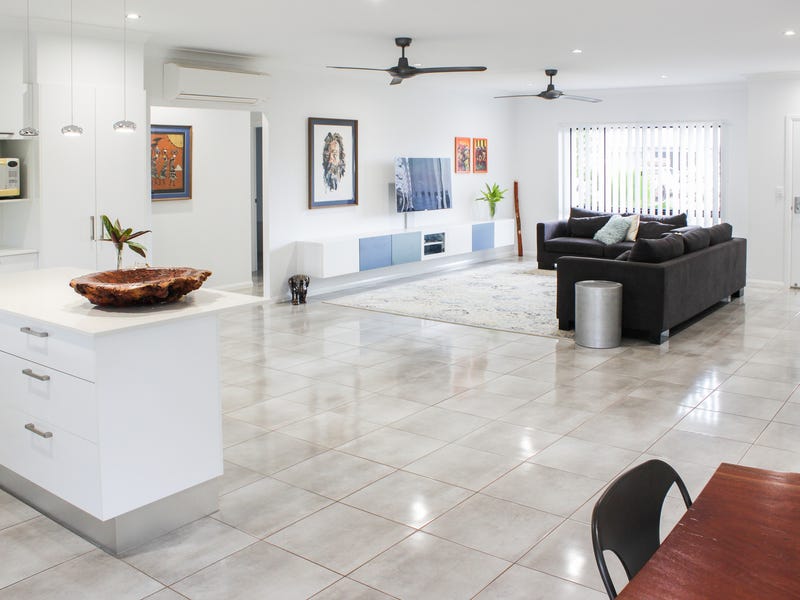 Gorgeous 4 bedroom executive home 9