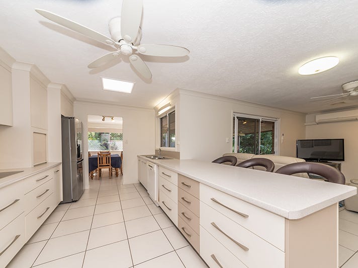 Loving Refurbished Home In Quiet 2