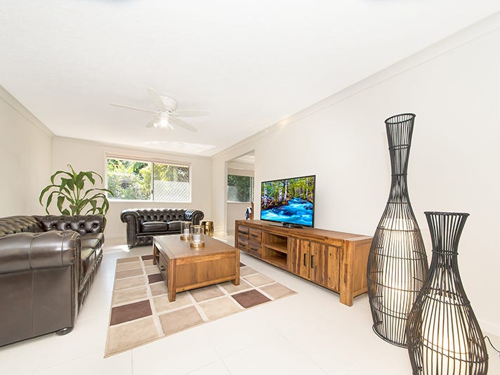 Loving Refurbished Home In Quiet 3