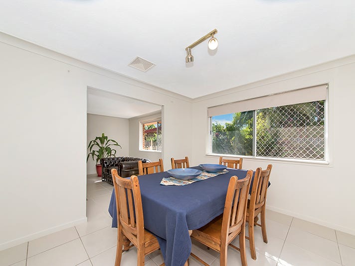 Loving Refurbished Home In Quiet 5