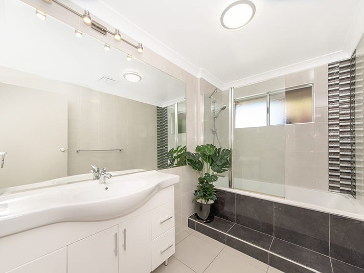 Loving Refurbished Home In Quiet 6