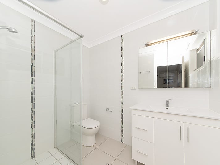 Loving Refurbished Home In Quiet 8