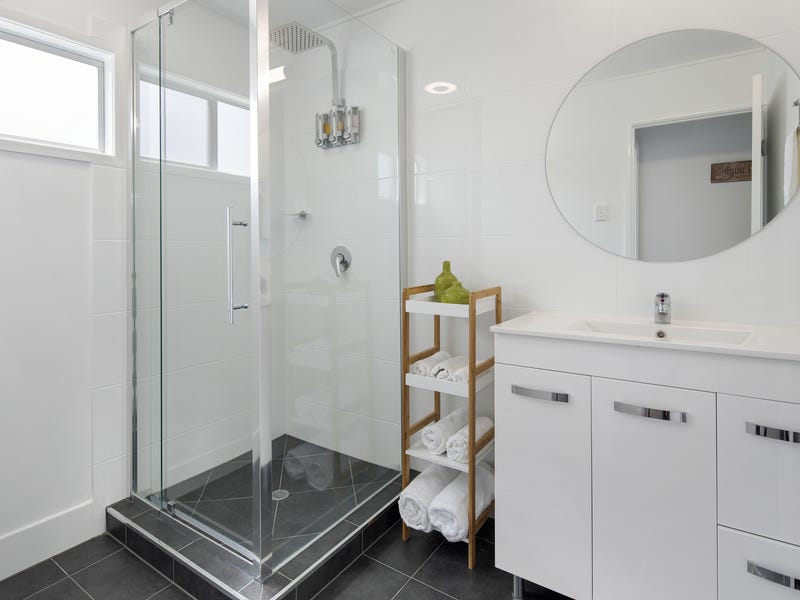 Renovated Airlie Cottage in the 6