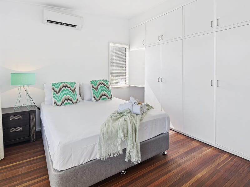 Renovated Airlie Cottage in the 12