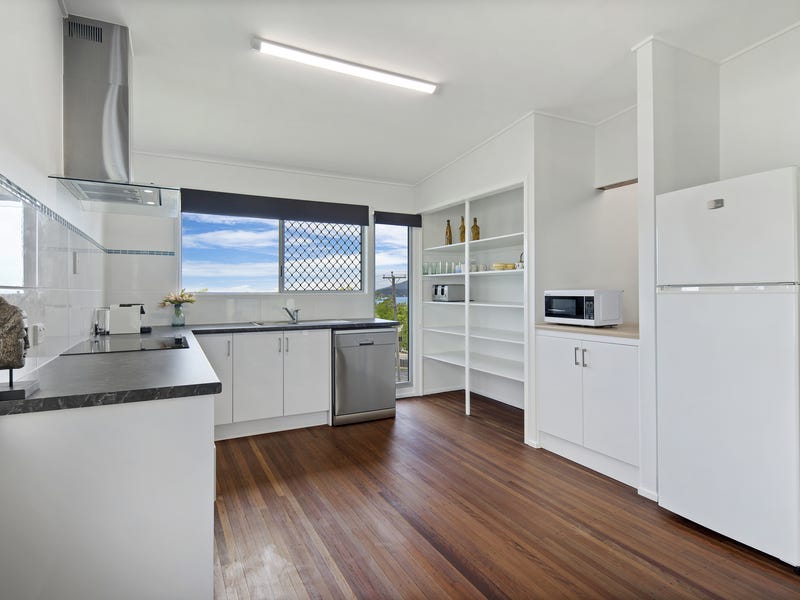 Renovated Airlie Cottage in the 13