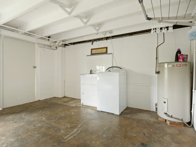 Renovated Airlie Cottage in the 17