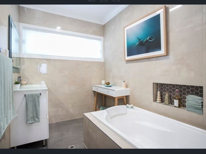 5 BED / 3 BATH 8