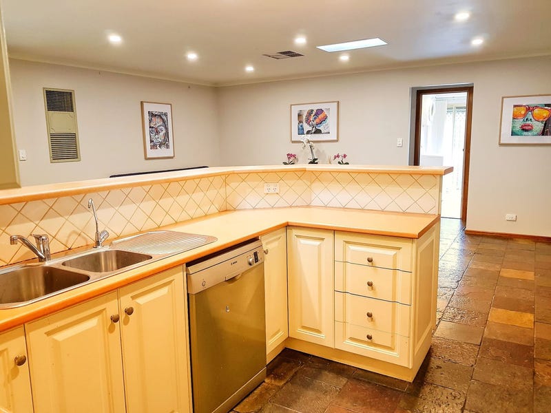Spacious Family Home – Much 6