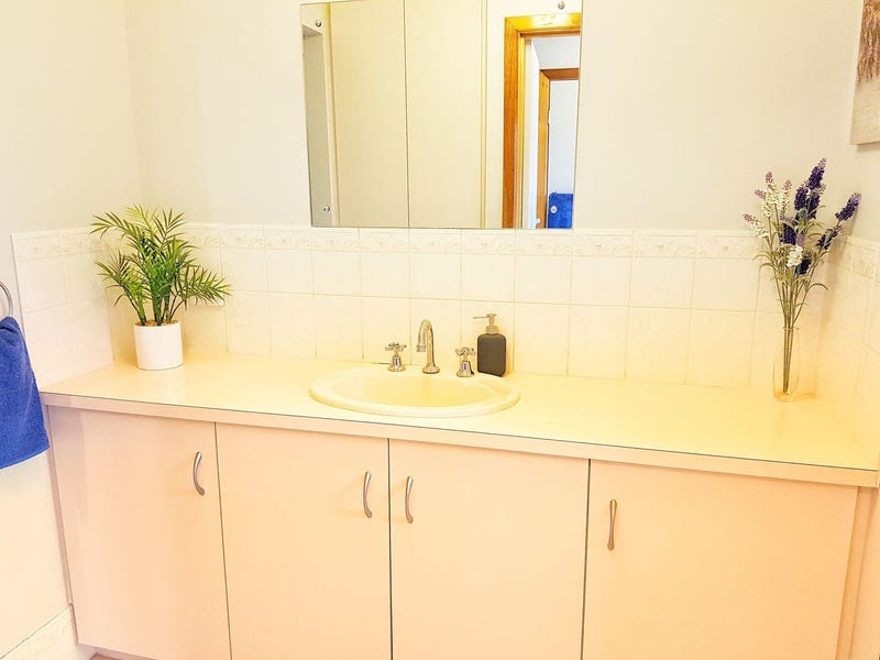 Spacious Family Home – Much 8